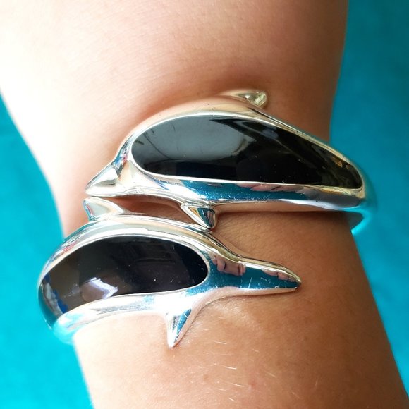 2/10$ Dolphin bracelet silver tone and black - Picture 1 of 4